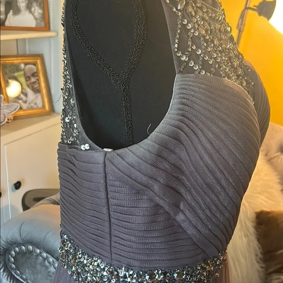 Elegant Gray Evening Gown - Picture 8 of 11